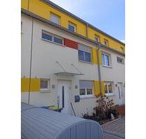 Modernes RMH mit Dachterrasse + Stellplatz in Nbg.- Herpersdorf - Nürnberg Katzwang