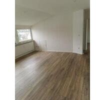 Hell und gemütlich - DG-Wohnung mit Vollbad, EBK und hellen Räumen, nahe Zentrum, gut geeignet auch für junge Familien - Neumünster