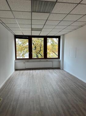 Foto - ab 40 m² Lager -Archiv- Bürofläche (beheizt und belichtet )