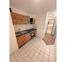 neu renovierte helle 2 Zimmer 53m² Wohnung mit Balkon neue Küche Duschbad Parkplatz in Heide