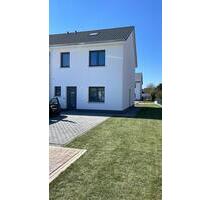 Neuwertiges Reihenendhaus (Bj. 2025) mit 145 m², 5 Zimmern - Lehrte