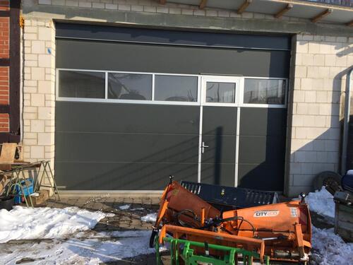 Foto - Halle ca. 90 qm² mit elektrischem Rolltor