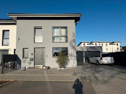 Foto - Neuwertige Stadtvilla-DHH 
