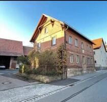 Mehrfamilienhaus mit Innenhof und Scheune in Oberelsbach Rhön