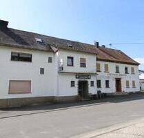 Zweifamilienhaus mit ehem. Gaststätte, Erweiterungspotenzial und - Brücken