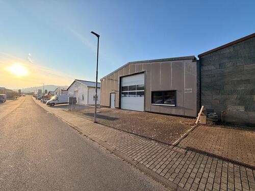 Foto - Neubauhalle mit Tor & Top-Ausstattung – flexibel nutzbar!