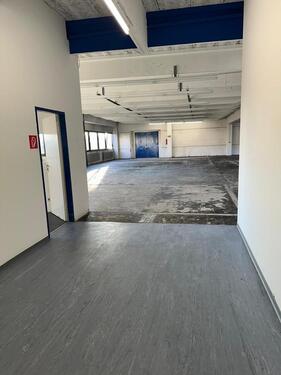 Foto - Halle-Produktion-Kultur-verein-Sport-Studio.ca. 250qm Höhe 3 m