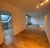 Couratgefrei: Sanierte Dachgeschoss-Wohnung in Meiendorf - Stapelfeld