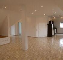 Großzügige 2,5-Zimmer Dachgeschosswohnung mit Balkon und EBK - Karben