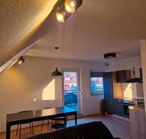 Dachgeschosswohnung mit neuer Küche für WG Familie - Erlangen Bruck