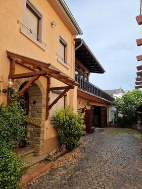 Foto - Einfamilienhaus mit Nebengebäuden. Hofreite Von Privat Ockenheim
