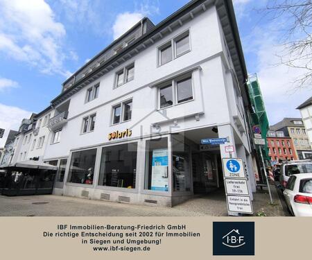 Foto - Ladenlokal in der Siegener Oberstadt mit großer Schaufensterfront in der Fußgängerzone