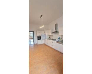 Sehr große Mietwohnung, hohe Decken - Schwalmstadt