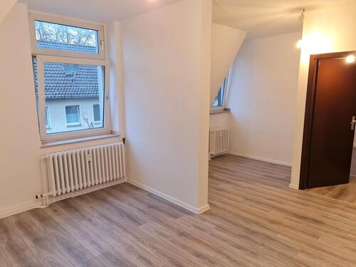 Foto - Renovierte 2-Zimmer-Dachgeschosswohnung zu vermieten!