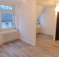 Renovierte 2-Zimmer-Dachgeschosswohnung zu vermieten! - Duisburg Laar