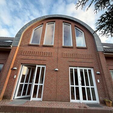 Foto - Renovierte Wohnung über 2 Ebenen im 1. OG mit Balkon und Carport