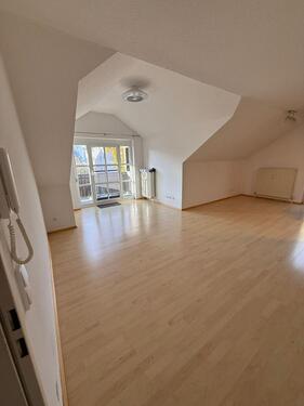 Foto - Gemütliche, lichtdurchflutete Zweizimmer-DG Wohnung zur Miete.