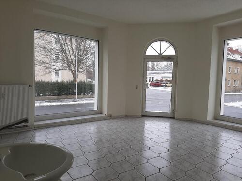 Foto - Helle Gewerbefläche für kleines Geld! Provisionsfrei! Bright commercial space at a low price! No commission!