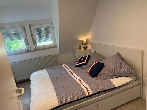 Foto - Möbliertes Zimmer in Stuttgart (kurzen Aufenthalt) nur Frau