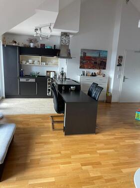 Foto - Großzügige helle 2 Zimmer DG-Wohnung mit Galerie und Loggia