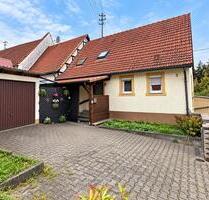 Schönes Haus mit Garage, Innenhof und großer Scheune - Pfarrweisach
