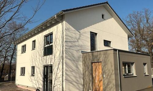 Foto - Neubau: 3-Zi. Whg. +Terrasse + XXL-Dachboden, zentral im Grünen!