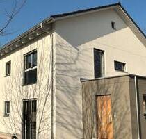Neubau: 3-Zi. Whg. +Terrasse + XXL-Dachboden, zentral im Grünen! - Bitterfeld-Wolfen