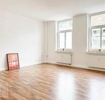 ***MEHR BRAUCHT MAN NICHT*** 1-Raumwohnung mit Tageslicht-Wannenbad und kleiner Terrasse im Erdgeschoss ab 1225 zu vermieten - Großenhain