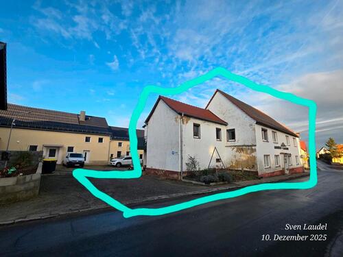 Foto - Immobilie mit 3 Gebäudeteilen und hälftigem Grundstück