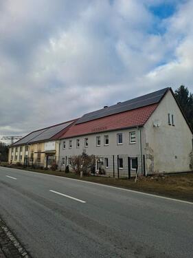 Foto - Historisches Anwesen mit PV-Anlage