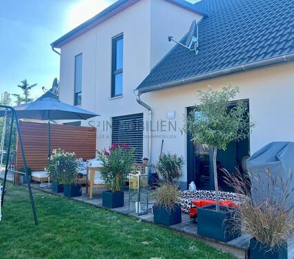 Foto - Neuwertige Doppelhaushälfte mit Terrasse und Garten...!