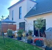 Neuwertige Doppelhaushälfte mit Terrasse und Garten...! - Großrinderfeld