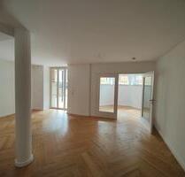 Wunderschöne Zweieinhalbraum-Erdgeschosswohnung mit 2 Terrassen, einem Wintergarten, Hauswirtschaftsraum, Gäste-WC und Bad mit Duschkabine und Badewanne - Leipzig Altwest