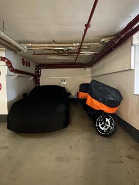 Foto - Großer Stellplatz für 1 KFZ und 2 Bikes