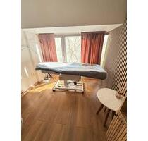 Heller Kosmetik-Massage-Raum zur Untermiete in Kassel
