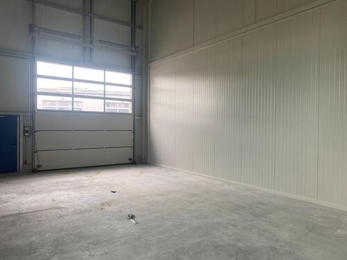 Foto - Vielseitige Hallenfläche für verschiedene Gewerke