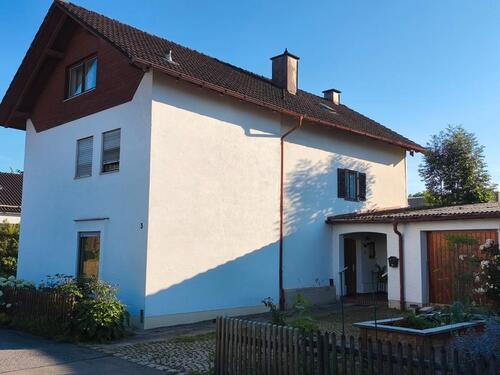 Foto - Verkauft wird ein renovierungsbedürftiges Haus mit 394m² Grund