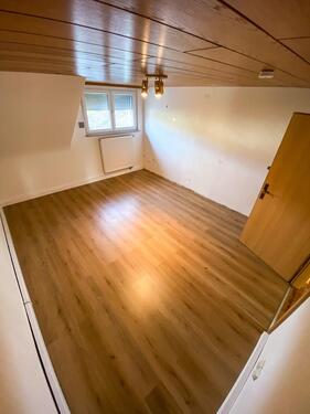 Foto - Helle 3-Zimmer-Dachgeschosswohnung (84 m²) in