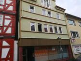 Foto - Haus mit 2 Wohnungen und einem Ladengeschäft in Hessisch