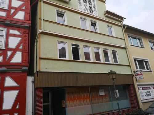 Foto - Haus mit 2 Wohnungen und einem Ladengeschäft in Hessisch