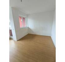 Gepflegte 2-Zimmer-Wohnung mit Balkon im 1. OG in Zwenkau