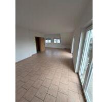 helle 2-Zimmer Dachgeschosswohnung mit Balkon in Seligenstadt
