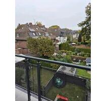 Schöne neu renovierte 2 Etagen Wohnung mit Balkon in Düsseldorf