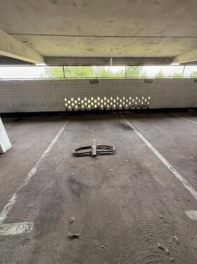 Foto - Tiefgaragenstellplatz überdachter Parkplatz