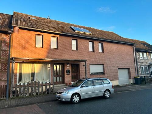 Foto - Einfamilienhaus mit Nebengebäude