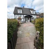 Haus zu verkaufen - 245.000,00&nbsp;EUR Kaufpreis, ca.&nbsp; 130,00&nbsp;m&sup2; in Bergneustadt (PLZ: 51702)