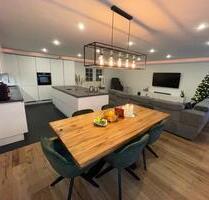 Großzügig + modern! 3-Zi. Whg. mit EBK u. großem Balkon, TG - Griesheim