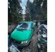 Großer Truckstellplatz oder Wohnwagenst. und Carport zu vermieten - Düsseldorf Heerdt