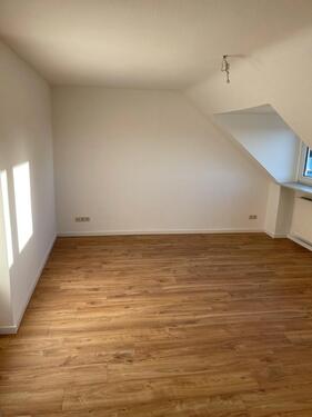 Foto - 2 Zimmer Dachgeschoßwohnung zur Miete in Bischofsheim