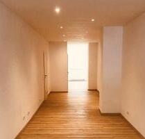 Modern & zeitlos: Kleine Ladeneinheit in der Hofer Ludwigstraße (ca. 41 m²) - gute Werbemöglichkeiten